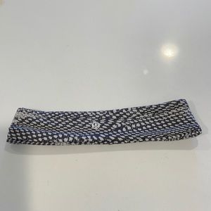 Rare lululemon snakeskin headband. 50% off if you buy two sports accessories.
